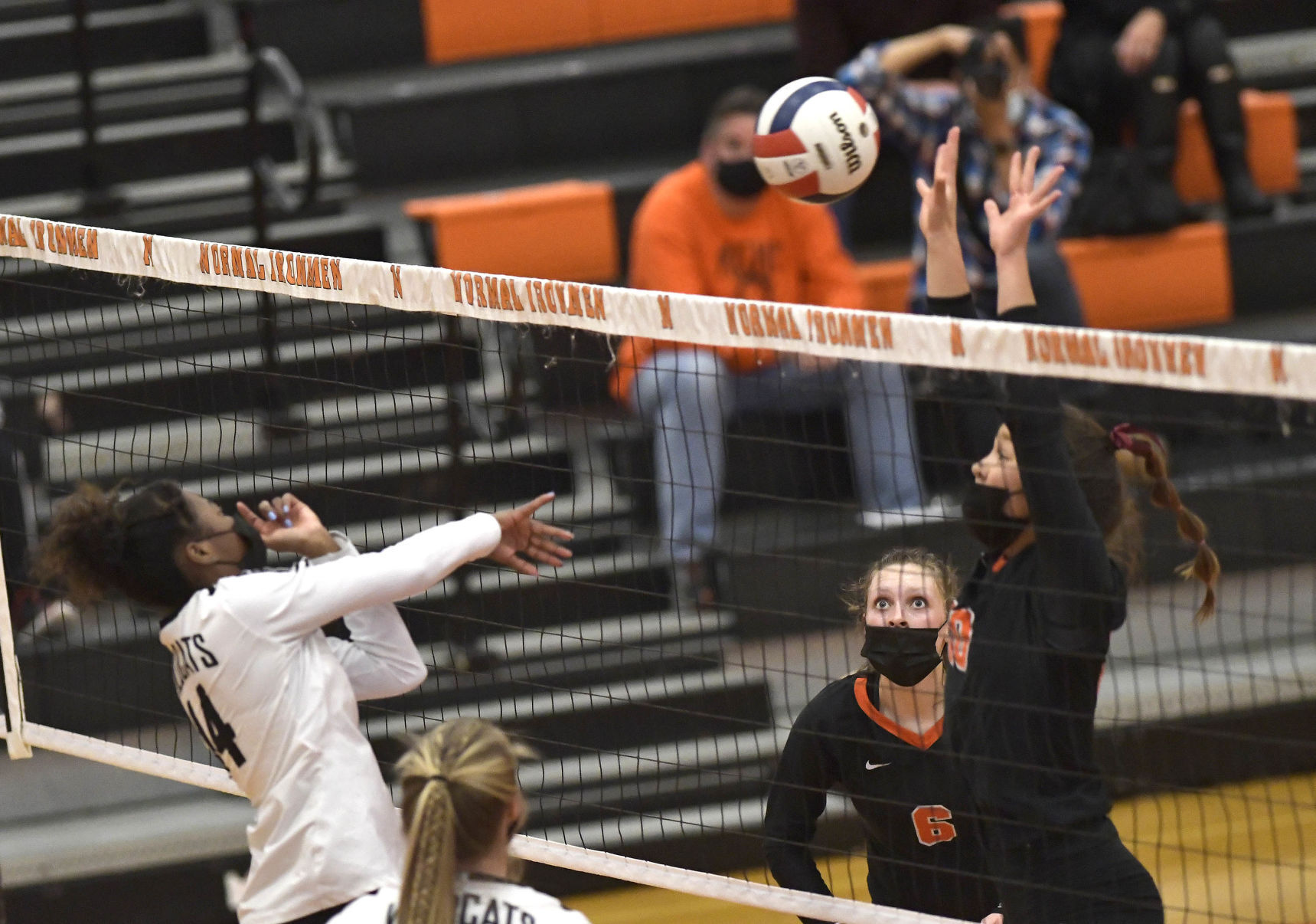 042121-blm-spt-7nchsvolley